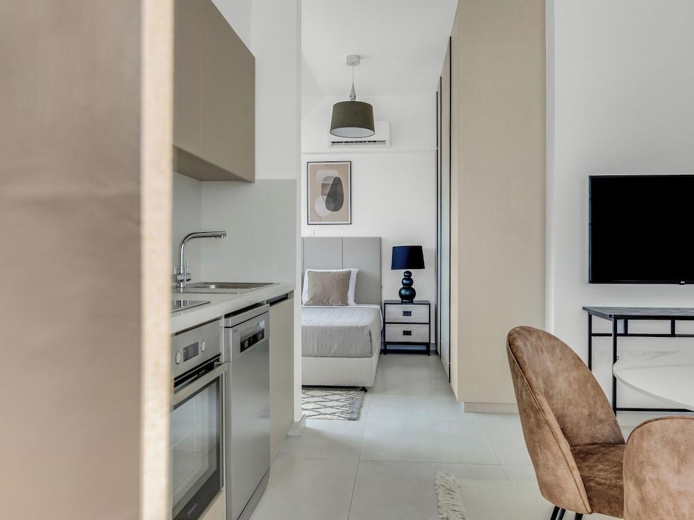 Sanders Elgio - Charming Studio With Balcony