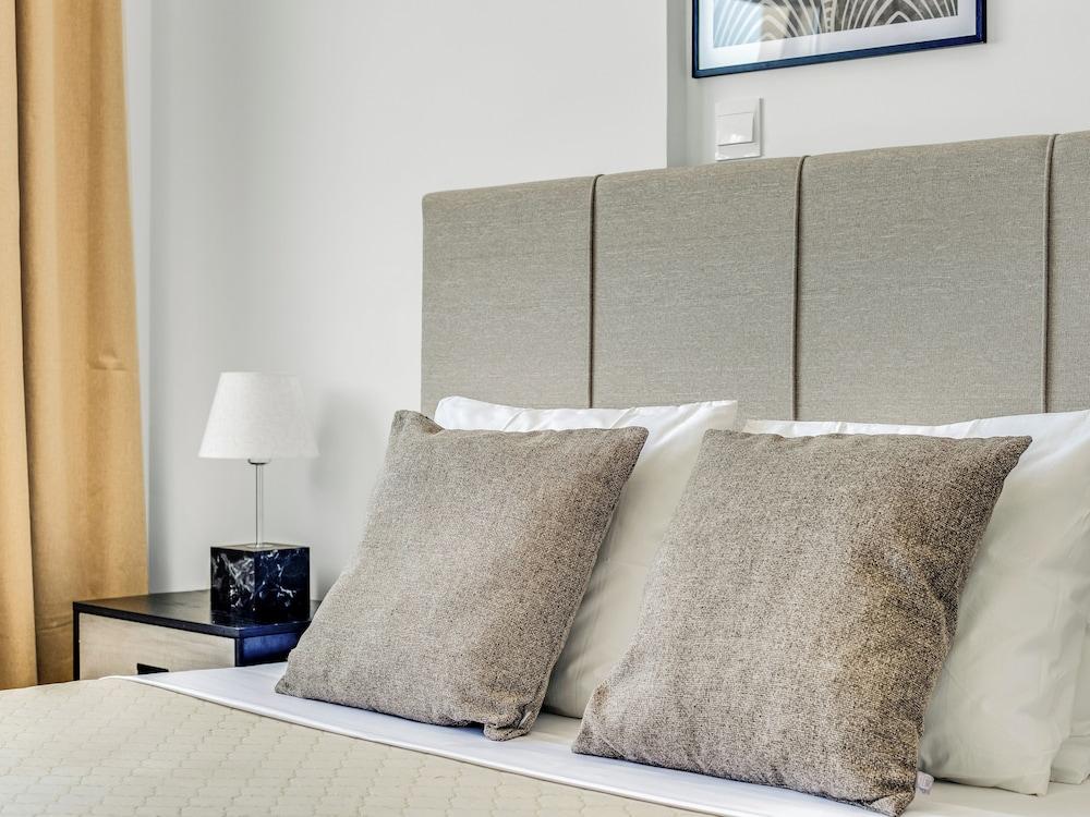 Sanders Elgio - Delightful 2-bdr Apt With Balcony