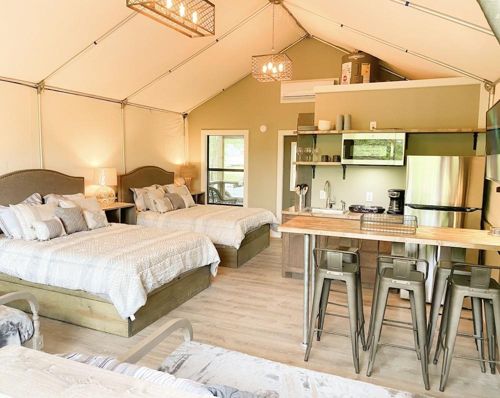 2 Son's Rio Cibolo - Birdhouse Cabin