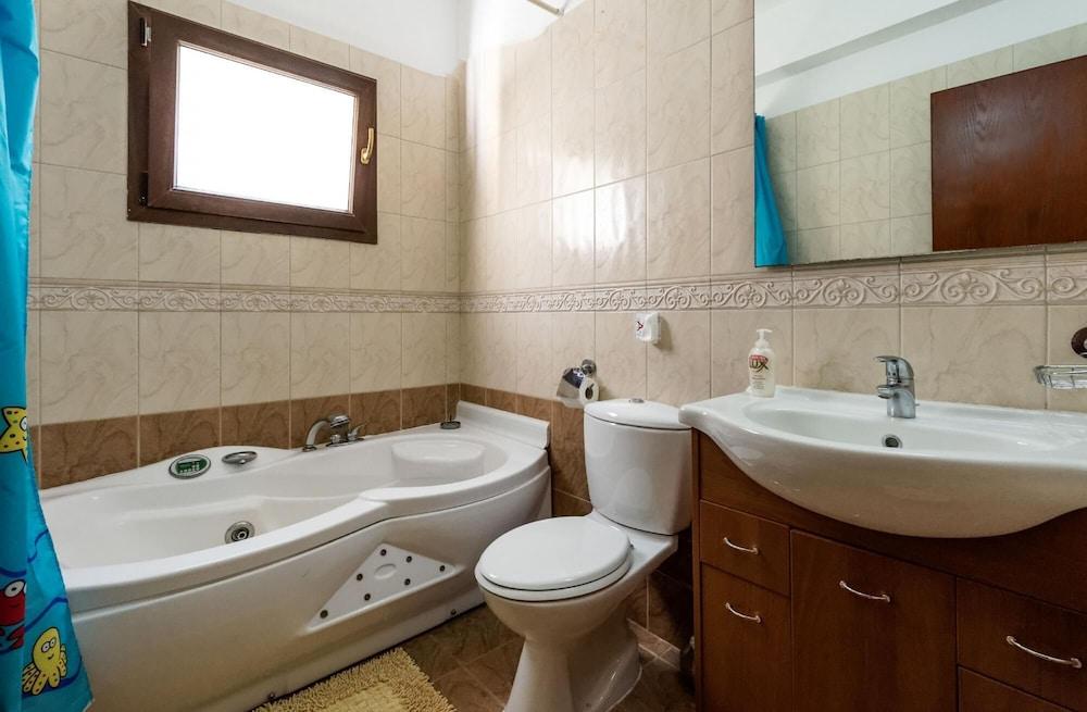 Villa Tsikkos Dio in Argaka