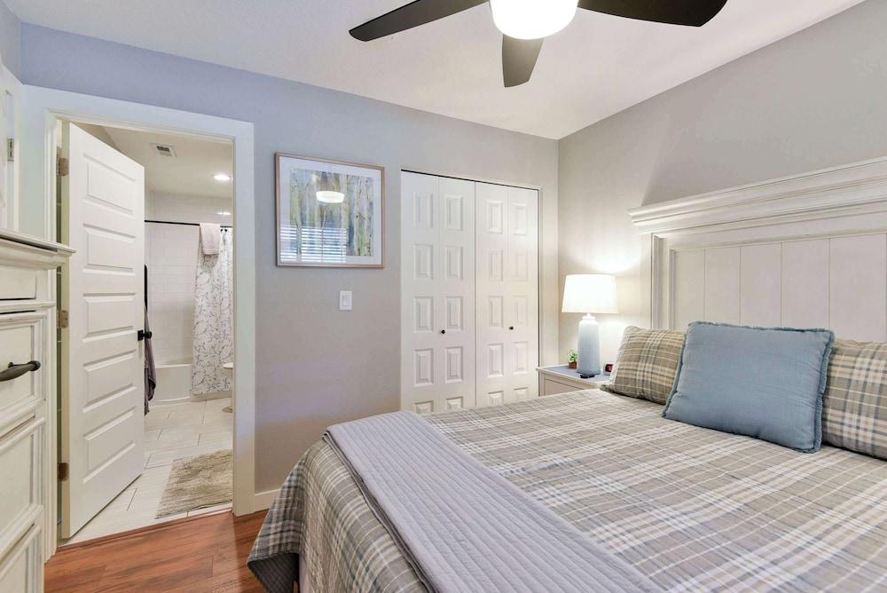 Table Rock Lookout Duo - Spacious Balcony