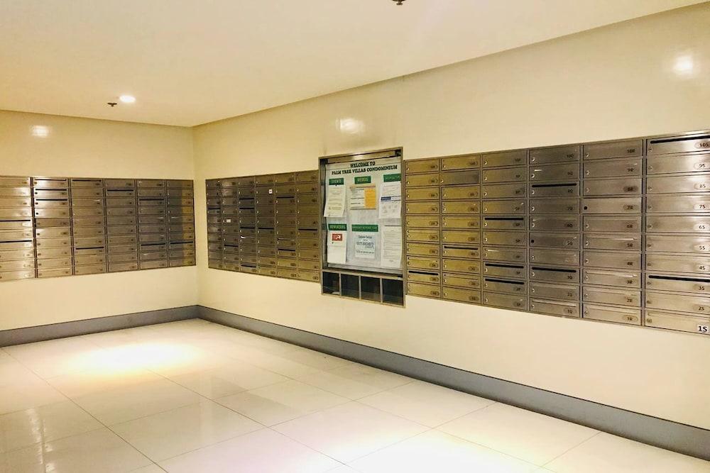 Del'S Condotel across NAIA Terminal 3