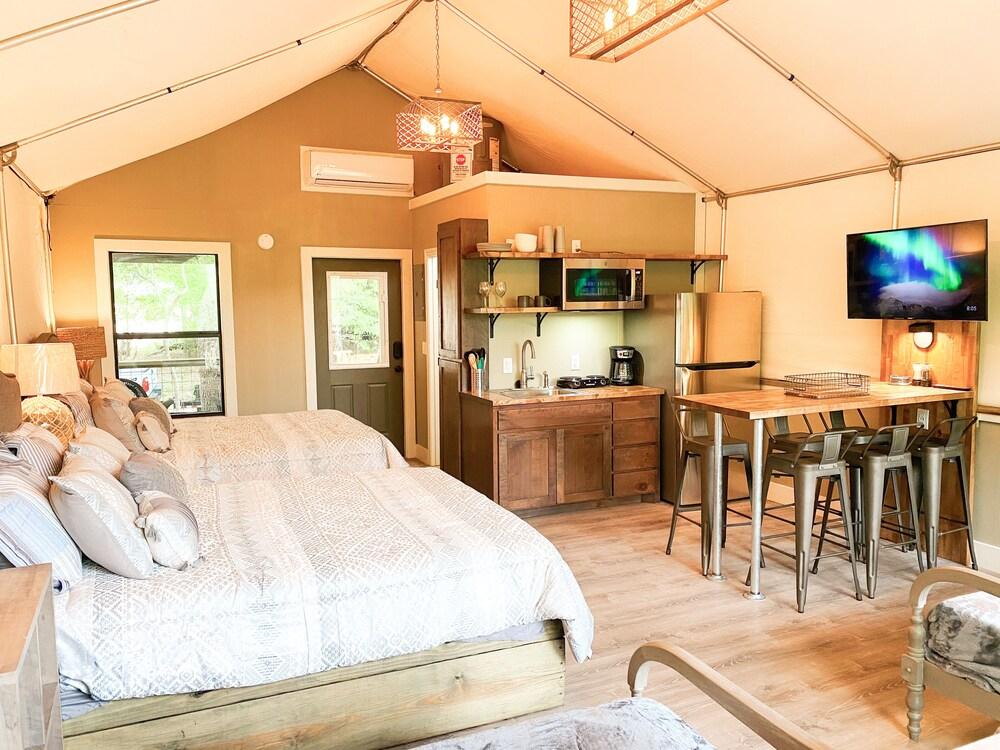 8 Son's Rio Cibolo - Birdhouse Cabin