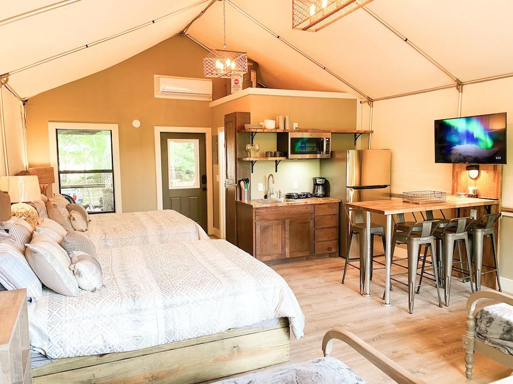 12 Son's Rio Cibolo - Birdhouse Cabin