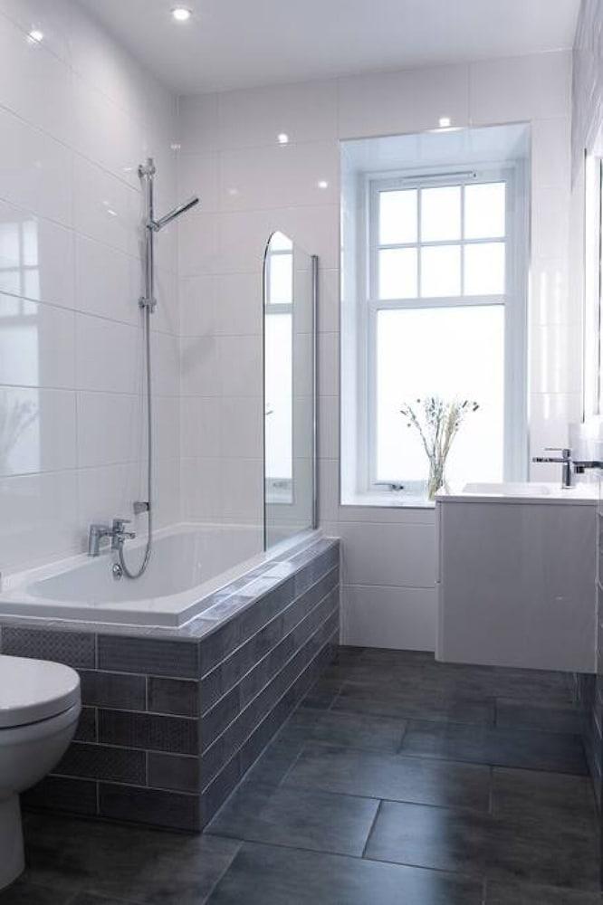 Panmure Apartment - A Glamorous Renovation