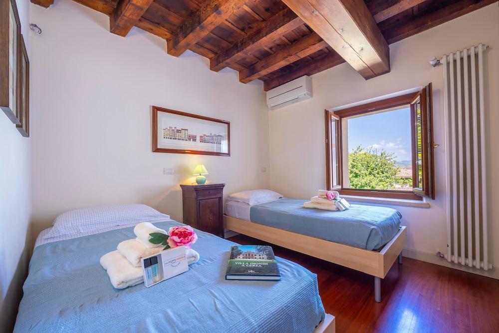 Villa Faccioli Bosso With Shared Pool