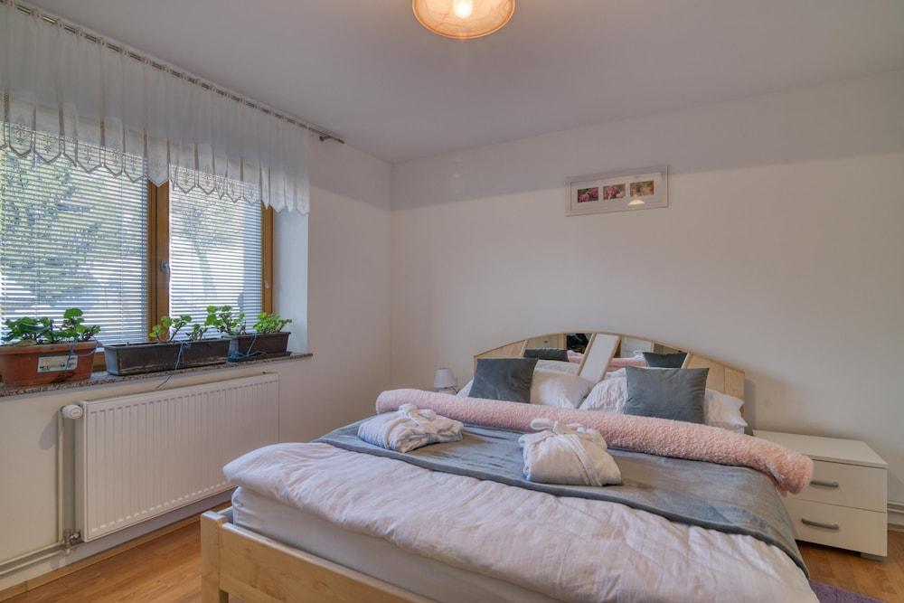 Farmhouse Blackberry Pool Wellness