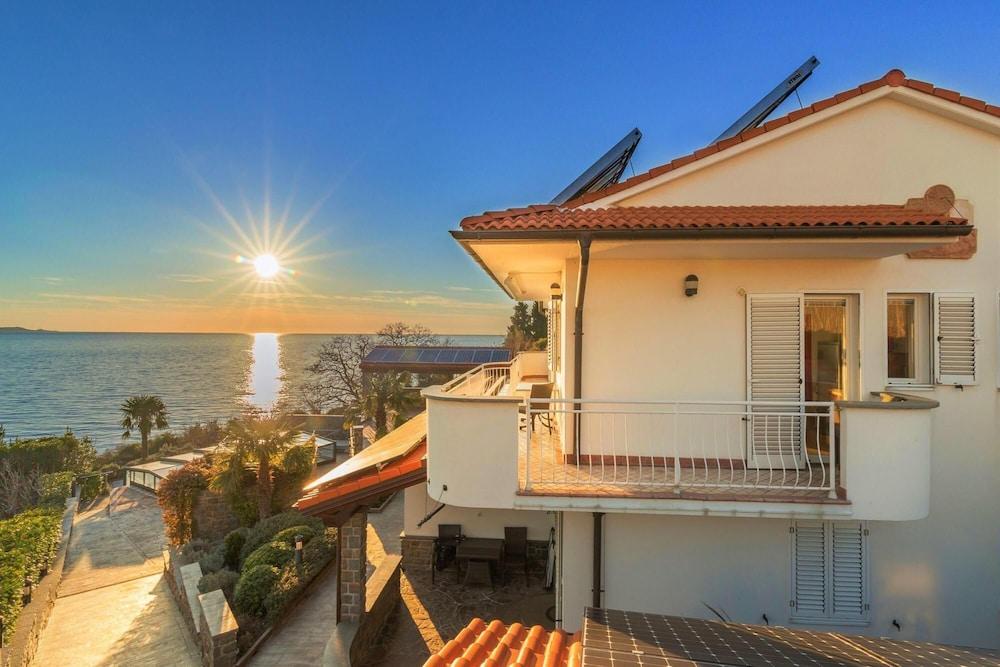 Pool Apartment Debeli Rti 3