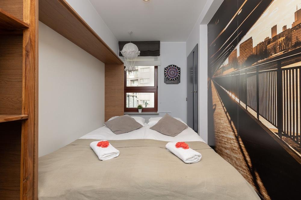 Warsaw Riverside Apartment by Renters