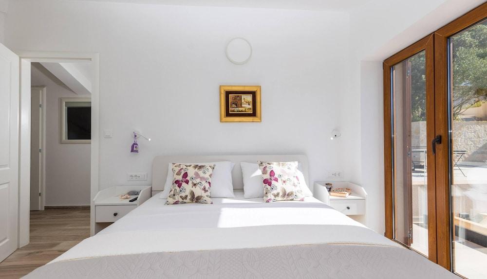 Beachfront Villa Brulupes