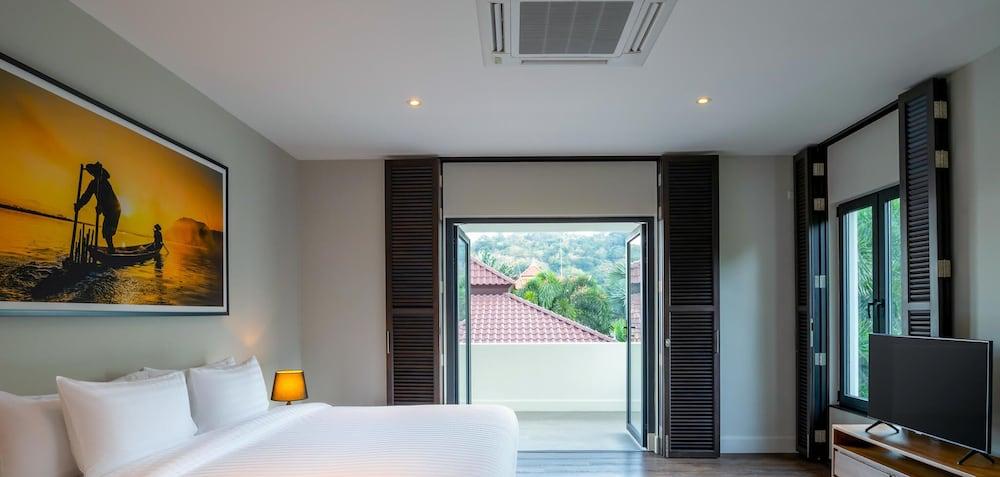 Luxury 5 Bedroom Pool Villa B11B