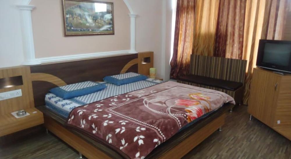 Goroomgo Hotel Ishan Katra