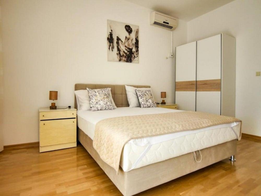 Villa Apartments Babaja