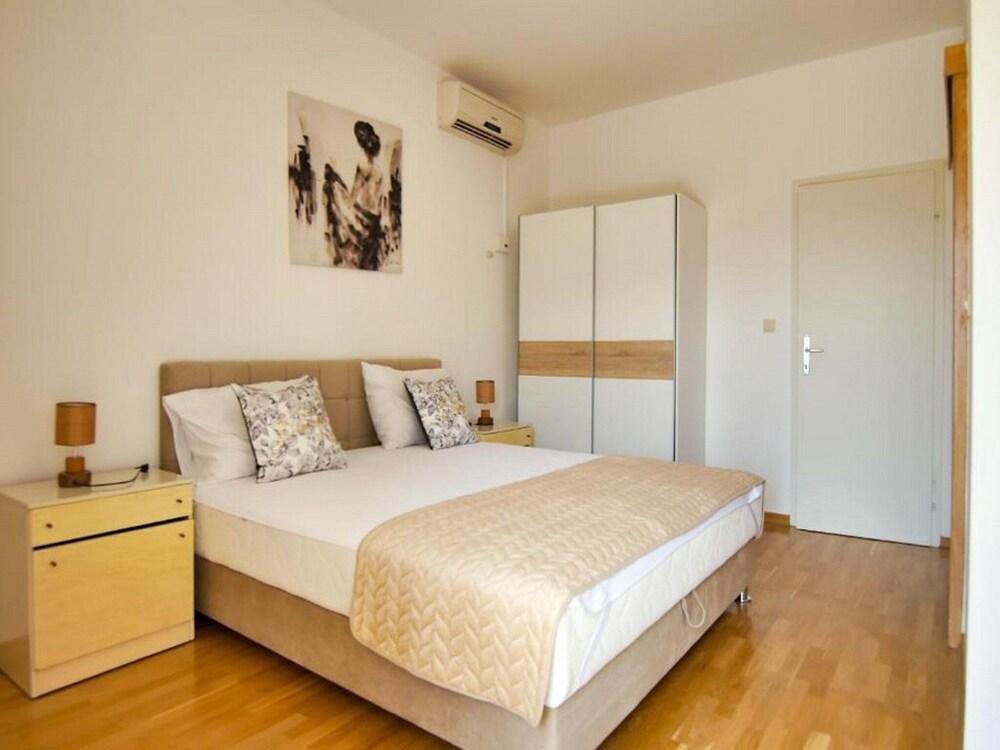 Villa Apartments Babaja