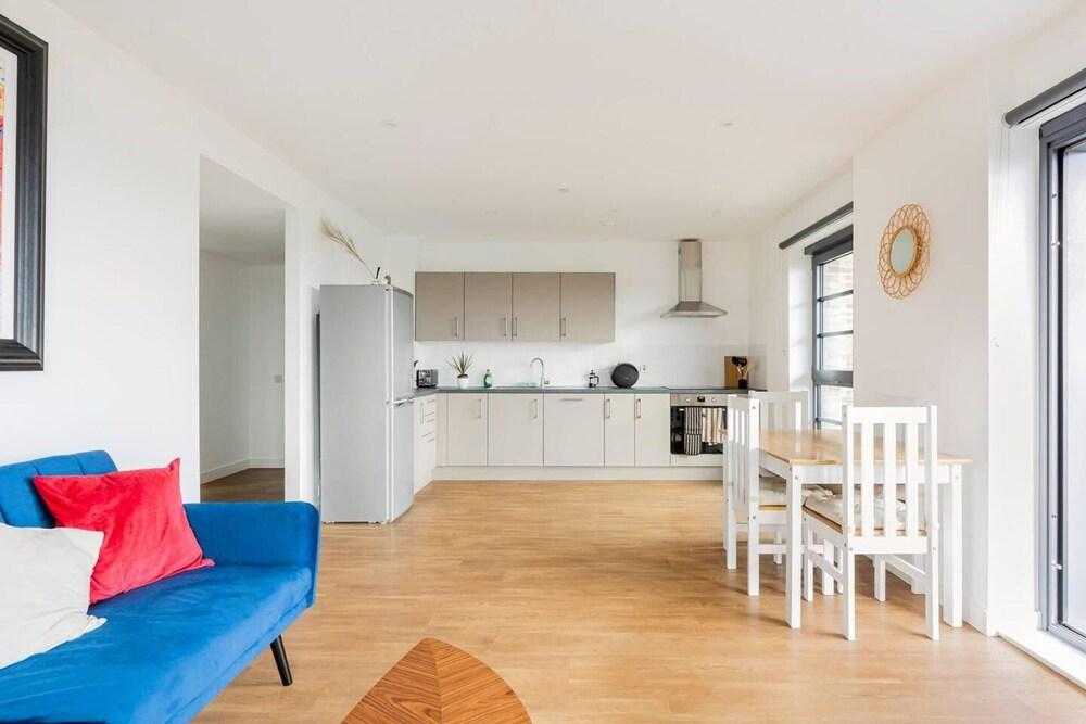 Beautiful 2-bed Apartment in Wembley