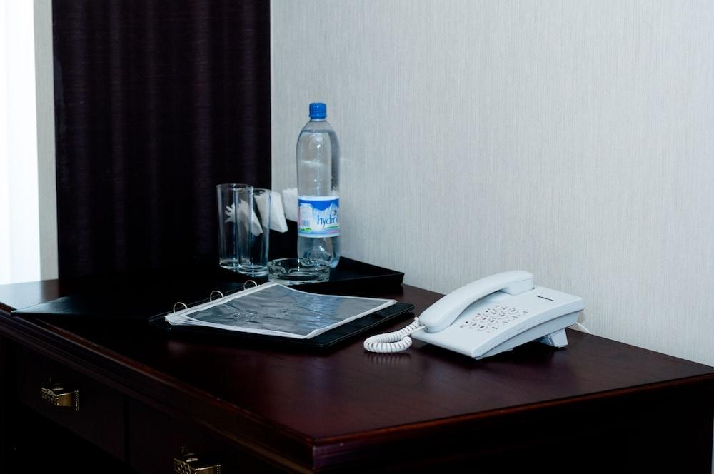 Charos Deluxe Resort