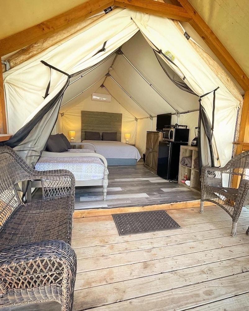 11 Blue River Camp - Glamping Cabin