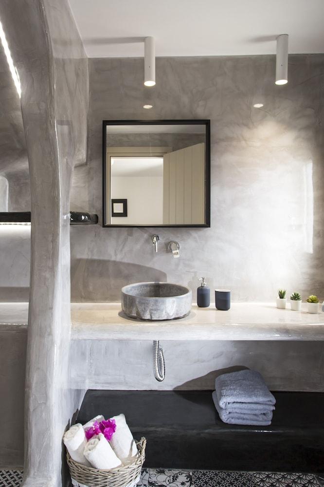 TheArtemis - Perissa Hotel