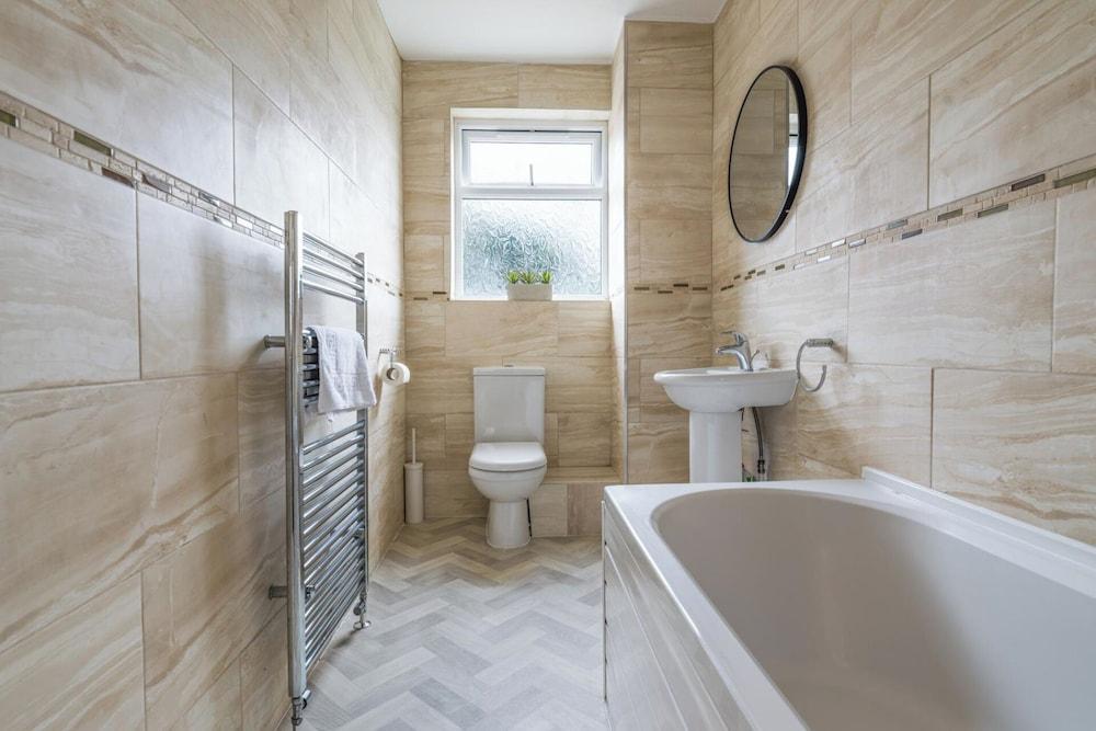 Charming 3-bed House in Newcastle Upon Tyne