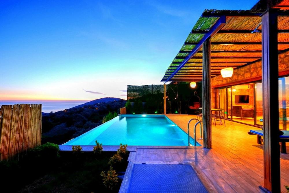 Honeymoon Villa With Private Pool