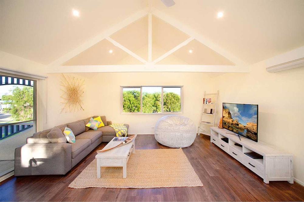 Boathouse Resort Studios & Suites