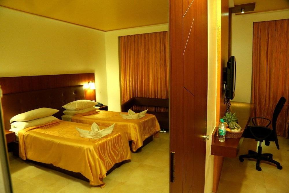 Srinivas Saffron Hotel