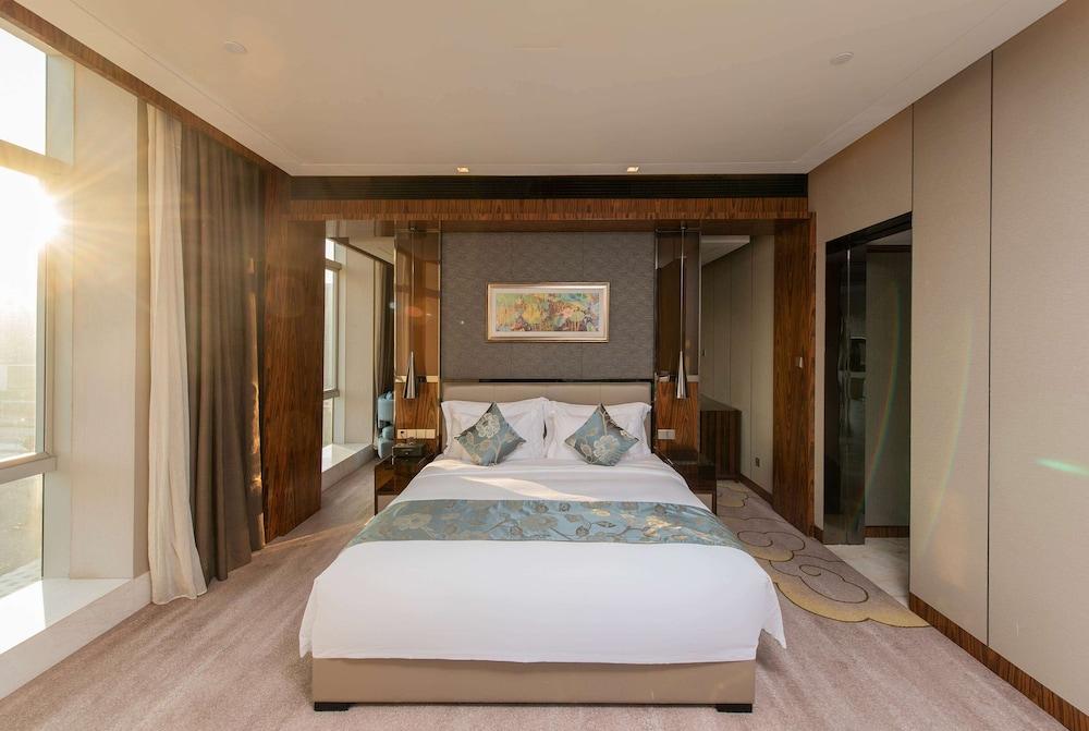 Ramada Plaza Liuzhou Liudong