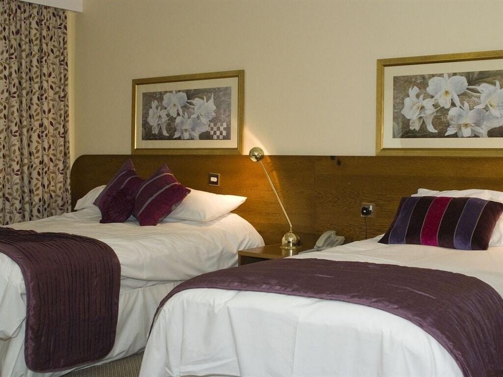 Charlemont Arms Hotel