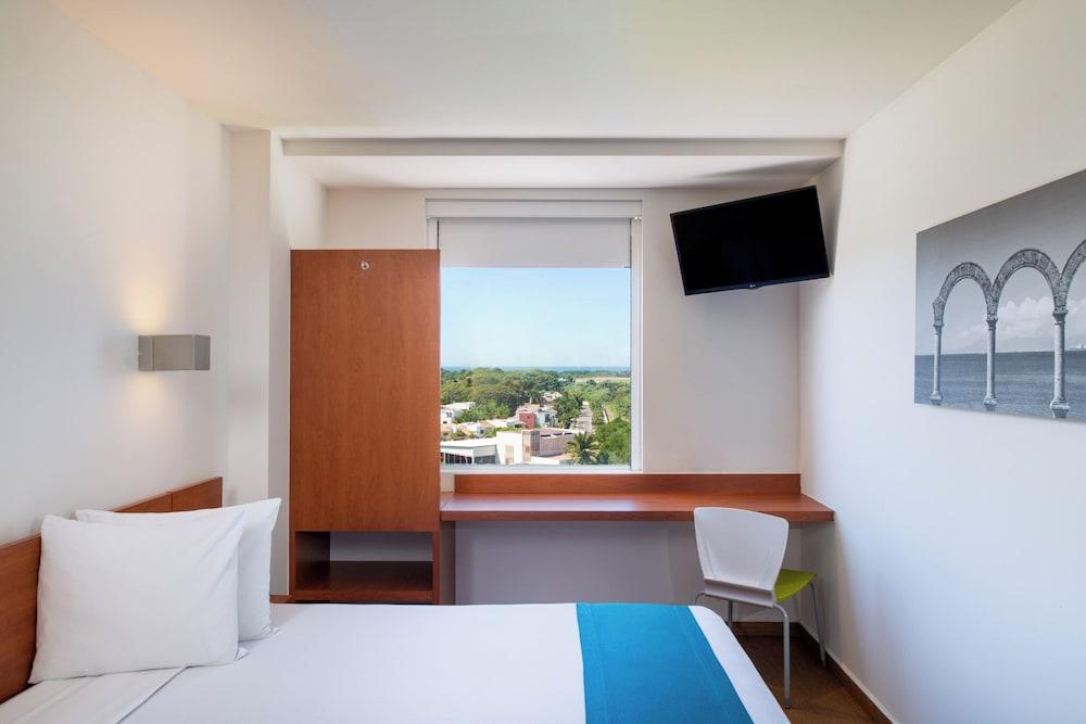 One Puerto Vallarta Aeropuerto