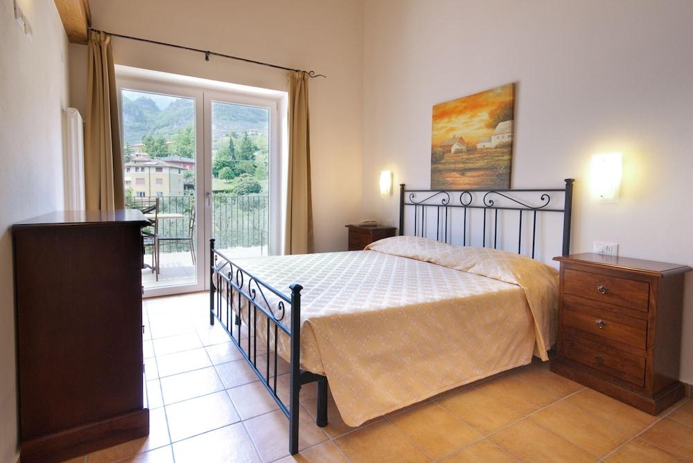 Residenza Le Due Torri Apartments