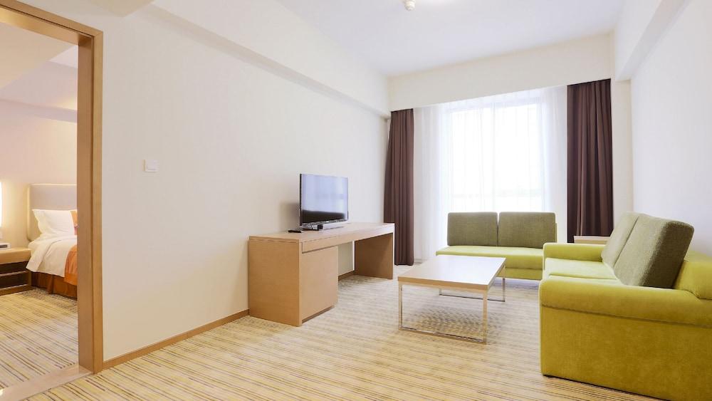 Holiday Inn Express Shanghai Gongkang by IHG