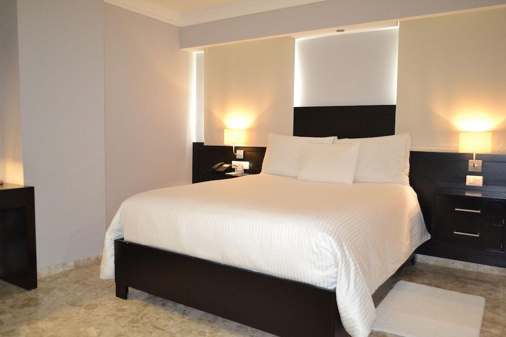 Plaza Florida Suites