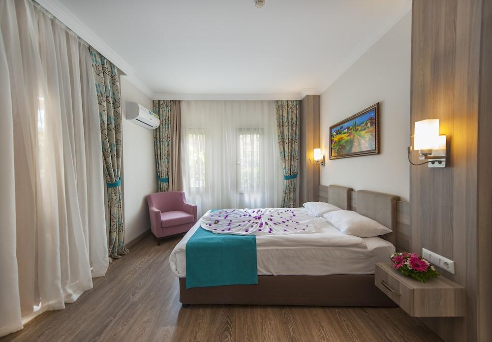 Crystal Aura Aqua Collection