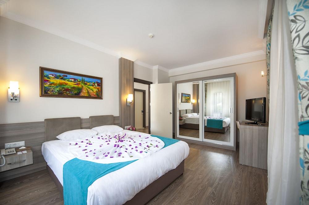 Crystal Aura Aqua Collection