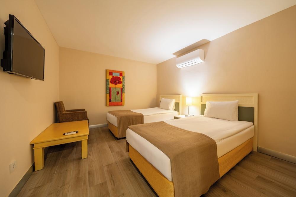 Green Bay Resort & Spa