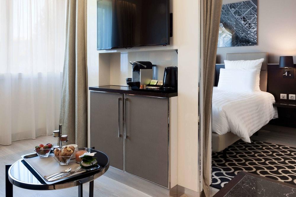 AC Porte Maillot Hotel