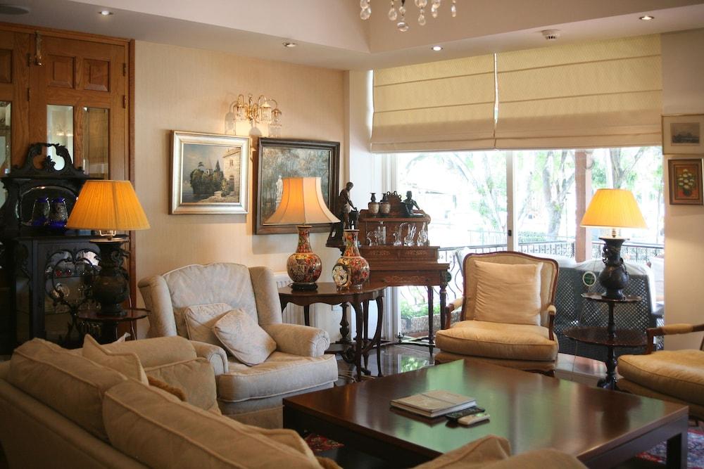 Chrielka Hotel Apartments