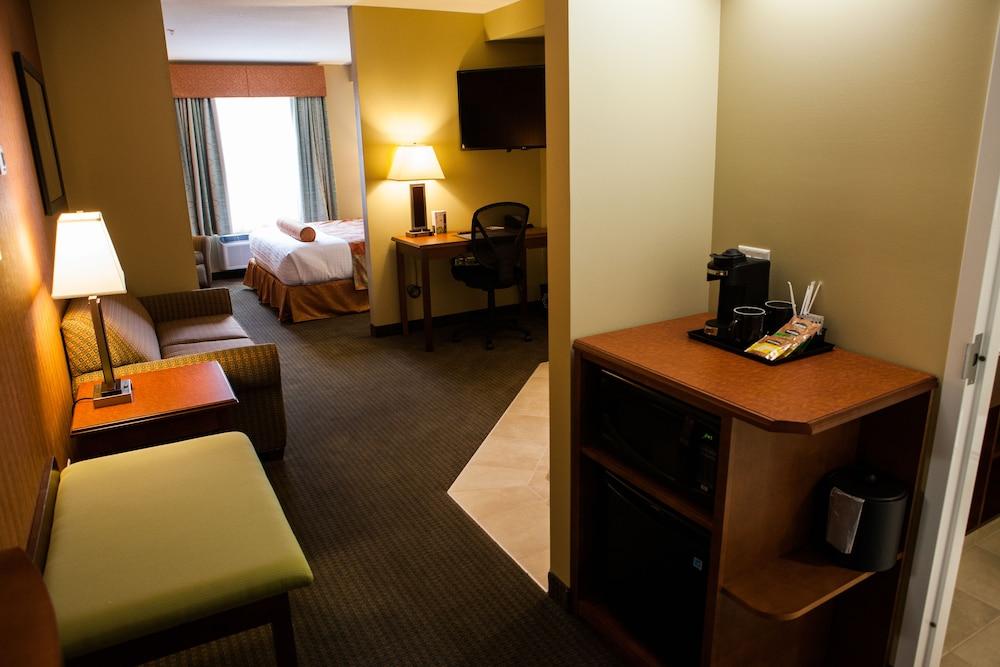 Best Western Plus Service Inn & Suites