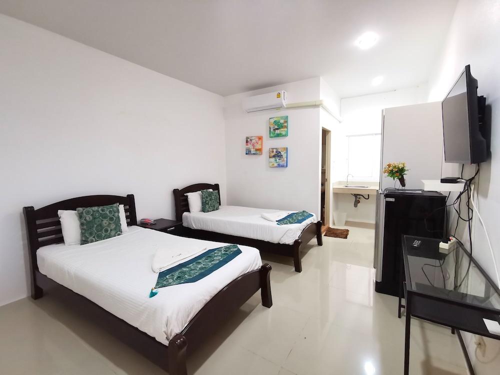 Phet Cha-am Plaza & Resort