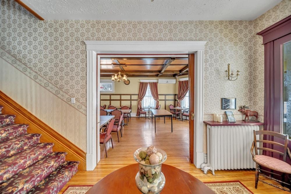 Marmora and Lake Inn