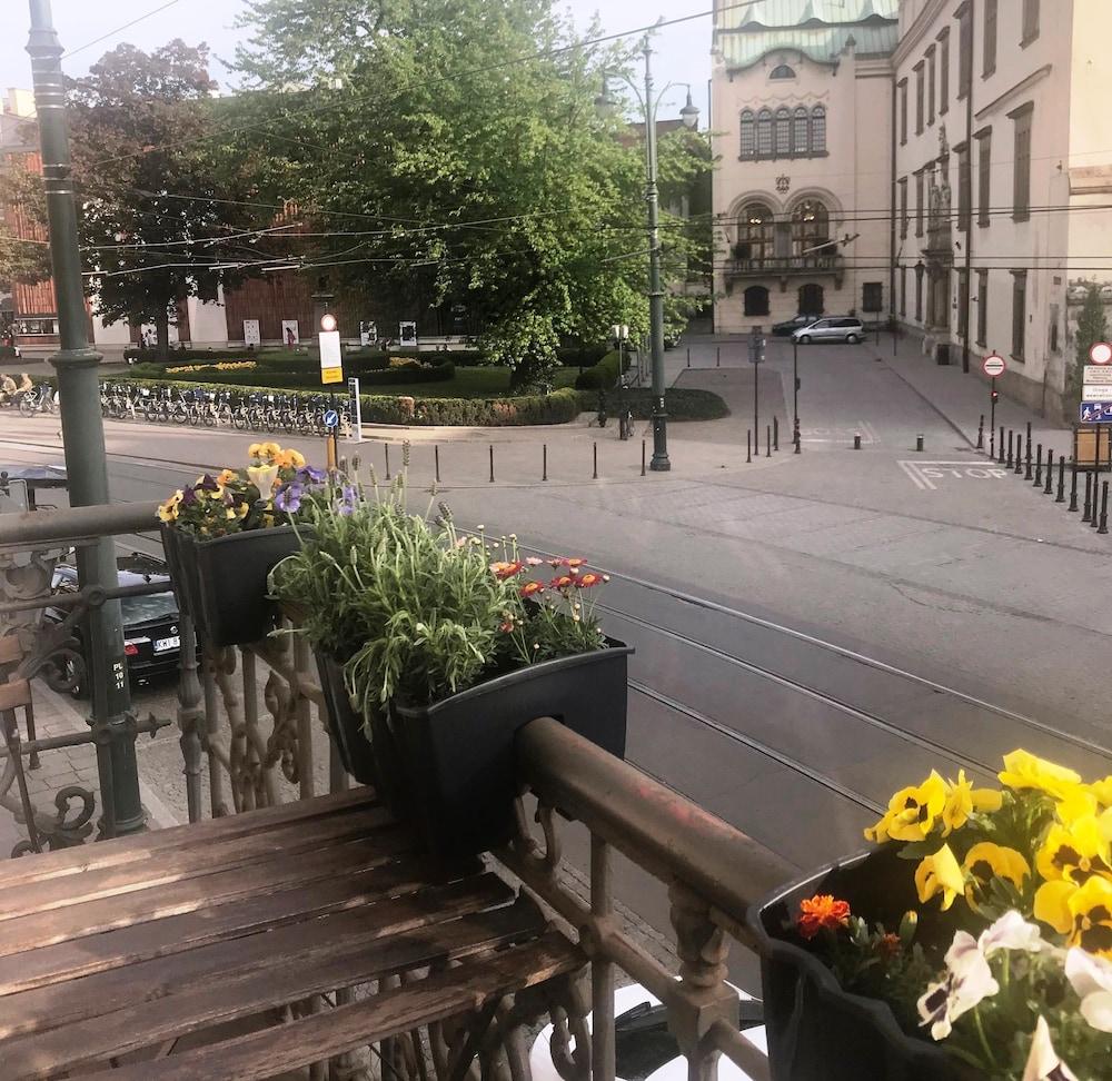 Krakow Apartments & Rooms