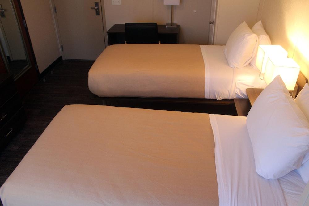 Shale Lodge Three Rivers