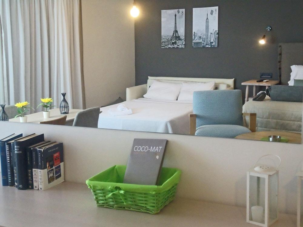 Amphitryon City Hotel