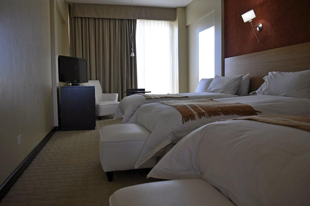 Rayentray Grand Hotel