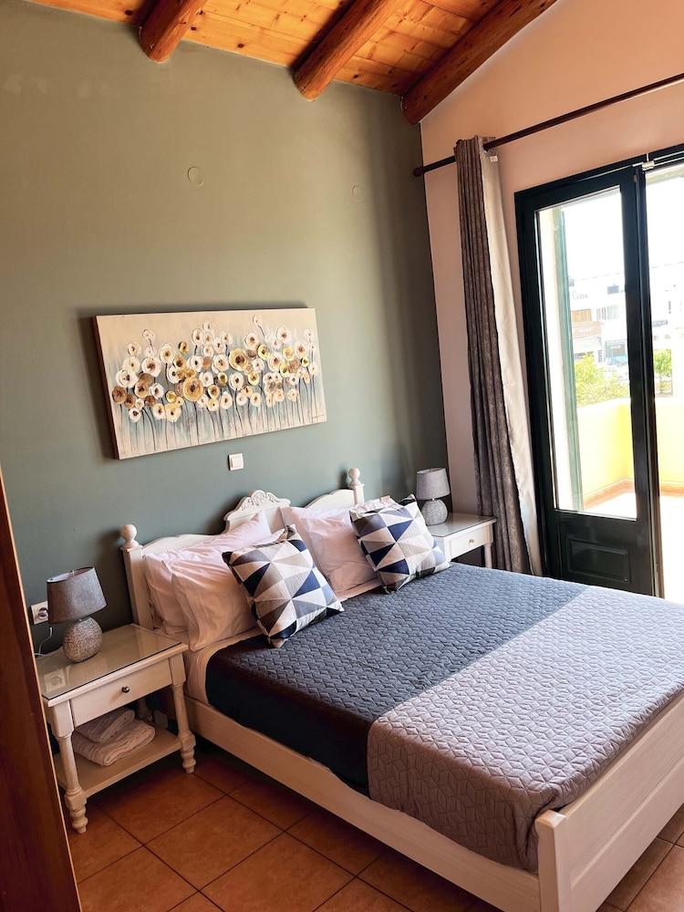 Skandalis Traditional Suites