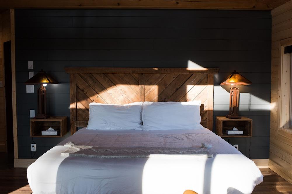 Rowena's Inn On The River