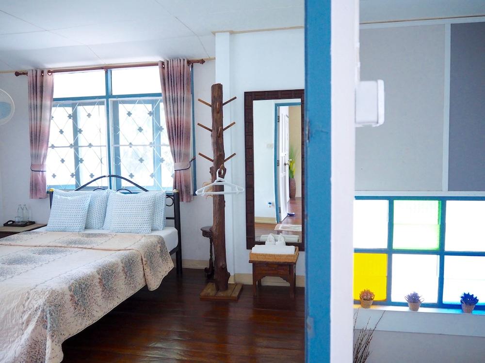 Stay With Me Guesthouse