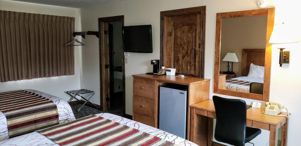 Stagecoach Inn & Suites