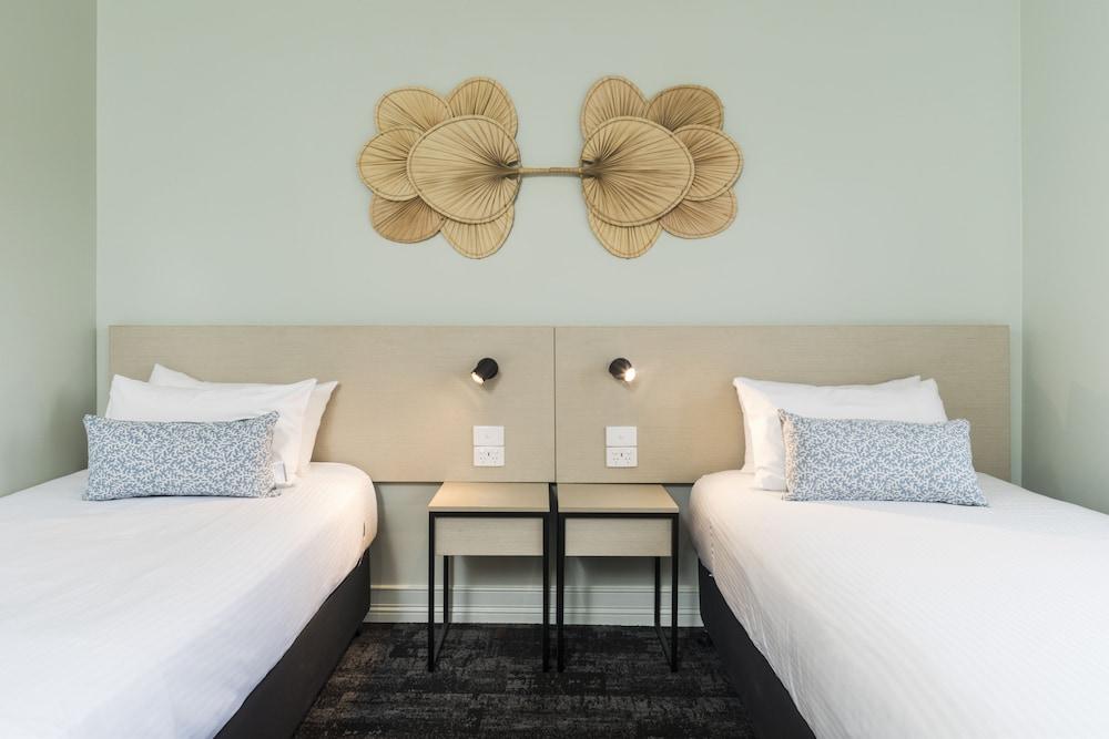 Nightcap at Atherton Hotel