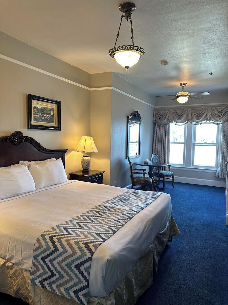 Studio 9 Hotel Catalina